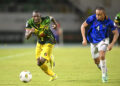 Hamari Traoré avec le maillot du Mali - Photo by Icon Sport