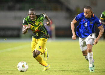 Hamari Traoré avec le maillot du Mali - Photo by Icon Sport