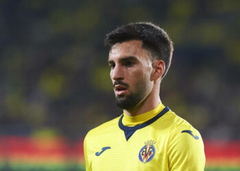 Alex Baena avec le maillot de Villarreal   - Photo by Icon Sport