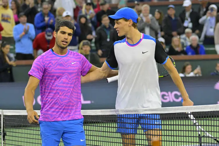 Mar 16, 2024; Indian Wells, CA, USA; Carlos Alcaraz (ESP) is congratulated by Jannik Sinner (POL) after winning their semi-final match in the BNP Paribas Open at the Indian Wells Tennis Garden. Mandatory Credit: Jayne Kamin-Oncea-USA TODAY Sports/Sipa USA   - Photo by Icon Sport