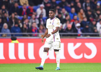 Ernest Nuamah avec le maillot de l'OM (Photo by Philippe Lecoeur/FEP/Icon Sport)