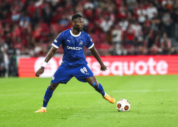 Chancel Mbemba avec le maillot de l'OM (Photo by Johnny Fidelin/Icon Sport)