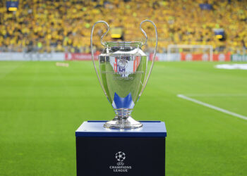 Der Champions League Pokal steht auf einem Tisch, UEFA Champions League 2023/24 - Semi-finals First Leg, Borussia Dortmund vs Paris Saint-Germain, Signal-Iduna-Park am 01. May 2024 in Dortmund, Deutschland. (Foto von Marco Steinbrenner/DeFodi Images)   The Champions League trophy stands on a table, UEFA Champions League 2023/24 - Semi-finals First Leg, Borussia Dortmund vs Paris Saint-Germain, Signal-Iduna-Park, May 1, 2024 in Dortmund, Germany. (Photo by Marco Steinbrenner/DeFodi Images)   - Photo by Icon Sport