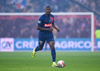 Nuno Mendes avec le maillot du PSG (Photo by Baptiste Fernandez/Icon Sport)