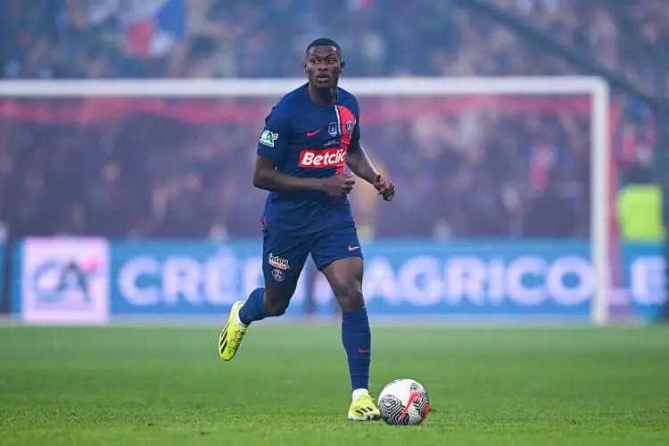 Nuno Mendes avec le maillot du PSG (Photo by Baptiste Fernandez/Icon Sport)