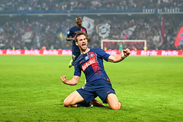 Fabian Ruiz avec le maillot du PSG (Photo by Baptiste Fernandez/Icon Sport)