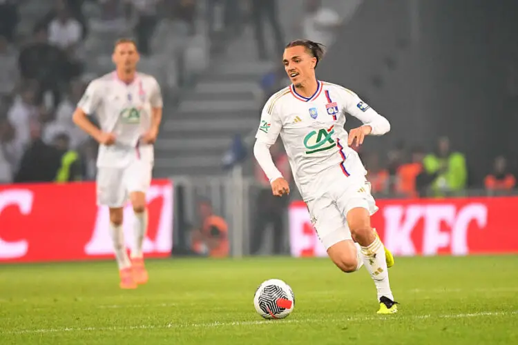 Maxence Caqueret avec le maillot de Lyon (Photo by Anthony Bibard/FEP/Icon Sport)