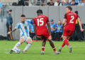 Moïse Bombito avec le Canada contre l'Argentine lors de la Copa America 2024 - Photo by Icon Sport