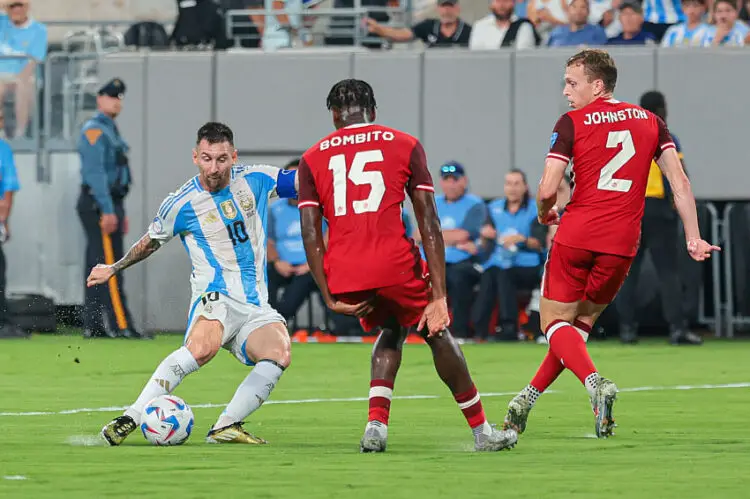 Moïse Bombito avec le Canada contre l'Argentine lors de la Copa America 2024 - Photo by Icon Sport