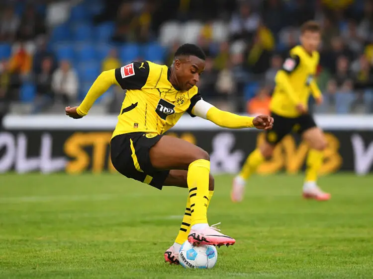 Youssoufa Moukoko avec le maillot de Dortmund (Photo by Ralf Treese/DeFodi Images)   - Photo by Icon Sport