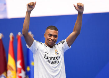 Kylian Mbappé avec le maillot du Real Madrid  - Photo by Icon Sport