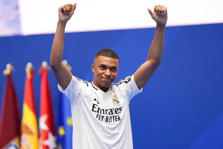 Kylian Mbappé avec le maillot du Real Madrid  - Photo by Icon Sport