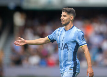 Manor Solomon avec le maillot de Tottenham  - Photo by Icon Sport