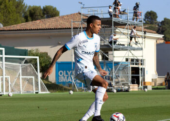 Mason Greenwood avec le maillot de l'OM (Photo by Kenny Sika/Icon Sport)