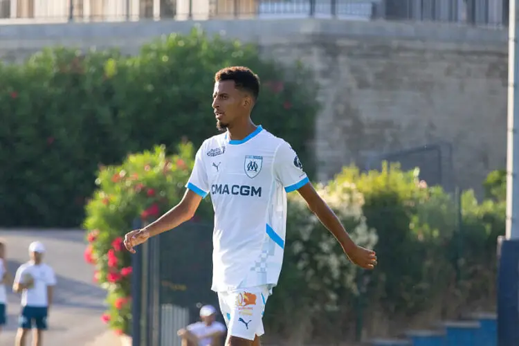 Azzedine Ounahi avec me maillot de l'OM (Photo by Kenny Sika/Icon Sport)