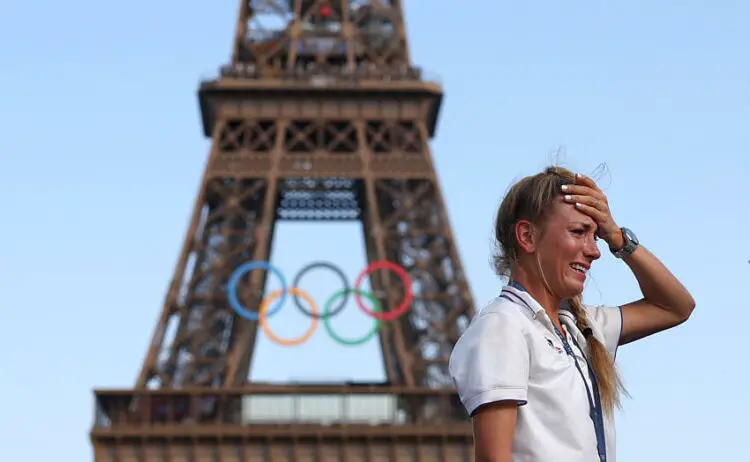 (240729) -- PARIS, July 29, 2024 (Xinhua) -- Gold medalist Pauline Ferrand Prevot of France cries at Champions Park for the Paris 2024 Olympic Games in Paris, France, July 29, 2024. (Xinhua/Li Ying)   - Photo by Icon Sport