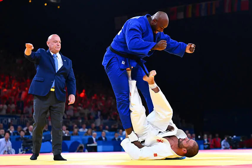 JO 2024 : Teddy Riner déclenche une bagarre avec son adversaire après le match, le combat vire au drame !