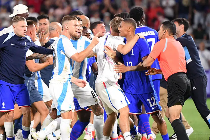 France - Argentine : Grosse embrouille entre les deux équipes, un Bleu a pris rouge !