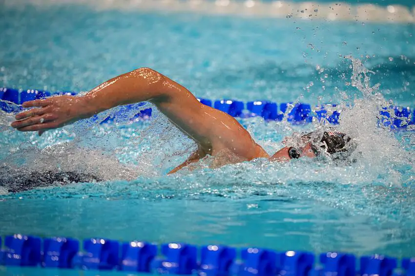 JO 2024 Natation : Bobby Finke bat le record du monde et décroche l’or sur 1500 m