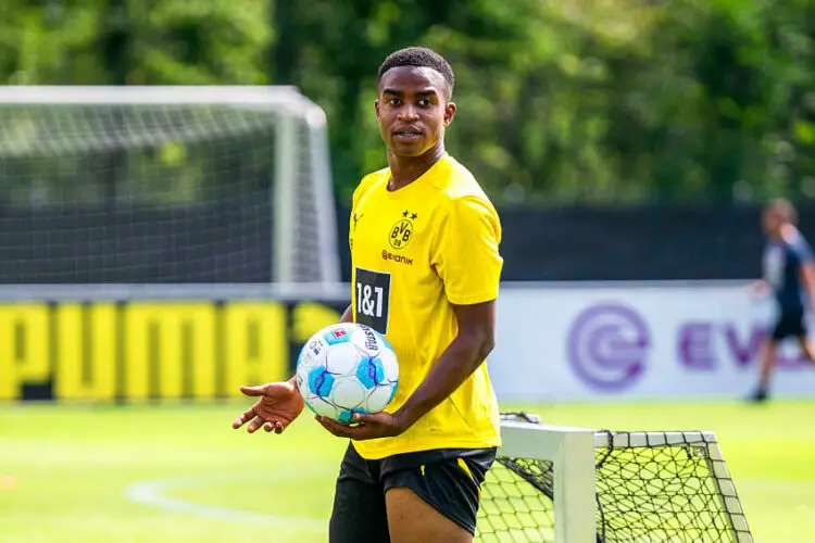 Youssoufa Moukoko avec le maillot de Dortmund - Photo by Icon Sport