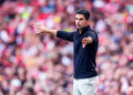 Mikel Arteta en train de coacher Arsenal - Photo by Icon Sport