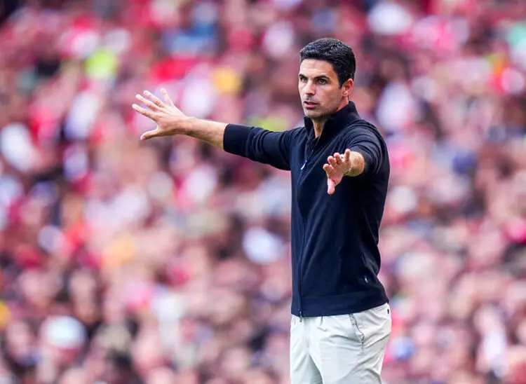 Mikel Arteta en train de coacher Arsenal - Photo by Icon Sport