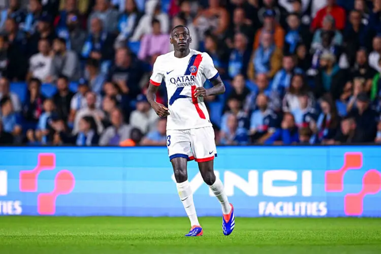 Randal Kolo Muani avec le maillot du PSG (Photo by Baptiste Fernandez/Icon Sport)