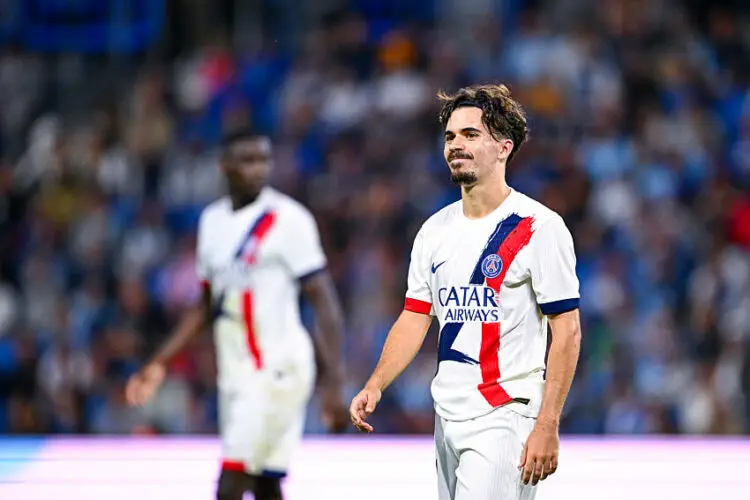 Vitinha avec le maillot du PSG (Photo by Baptiste Fernandez/Icon Sport)