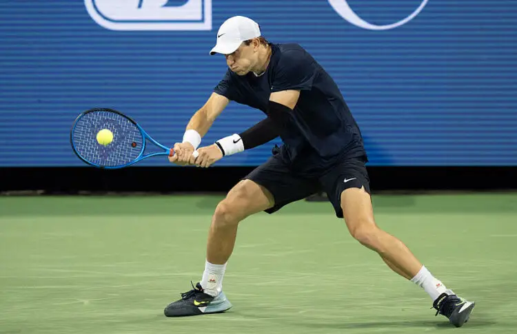 Aug 16, 2024; Cincinnati, OH, USA; Jack Draper of Great Britain returns a shot during his match against Felix Auger-Aliassime of Canada on day six of the Cincinnati Open. Mandatory Credit: Susan Mullane-USA TODAY Sports/Sipa USA   - Photo by Icon Sport