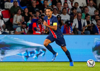 Marquinhos avec le maillot du PSG (Photo by Daniel Derajinski/Icon Sport)