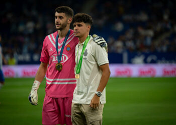 Joan Garcia (RCD Espanyol) showing his gold medal for de Olympics Paris 2024 during a La Liga EA Sports at Stage Front Stadium in Barcelona, Spain, on August 24 2024. Photo by Felipe Mondino   - Photo by Icon Sport