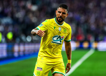 Andy Delort avec le maillot de Nantes (Photo by Johnny Fidelin/Icon Sport)