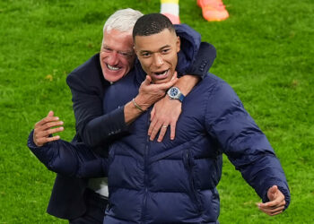 Didier Deschamps et Kylian Mbappé - Photo by Icon Sport