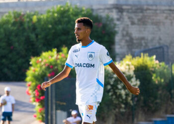 Azzedine Ounahi avec le maillot de l'OM (Photo by Kenny Sika/Icon Sport)