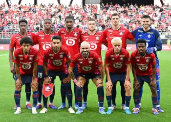 VALENCIENNES - (back row l-r) Jonathan David of Lille OSC, Bafode Diakite of Lille OSC, Alexsandro Ribeiro of Lille OSC, Gabriel Gudmundsson of Lille OSC, Thomas Meunier of Lille OSC, Lille OSC goalkeeper Lucas Chevalier (front row l-r) Tiago Carvalho Santos of Lille OSC, Benjamin Andre of Lille OSC, Remy Cabella of Lille OSC, Hakon Arnar Haraldsson of Lille OSC, Angel Gomes of Lille OSC during the UEFA Champions League Third Qualifying Round between Lille OSC and Fenerbahce SK at Stade du Hainaut on August 6, 2024 in Valenciennes, France. ANP | Hollandse Hoogte | GERRIT VAN COLOGNE   - Photo by Icon Sport