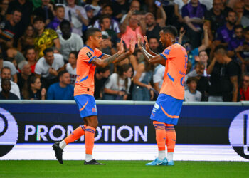 Mason Greenwood et Derek Cornelius avec l'OM à Toulouse - Photo by Icon Sport