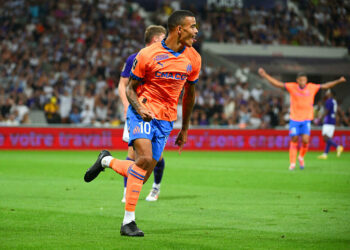 Mason Greenwood avec le maillot de l'OM (Photo by Anthony Dibon/Icon Sport)