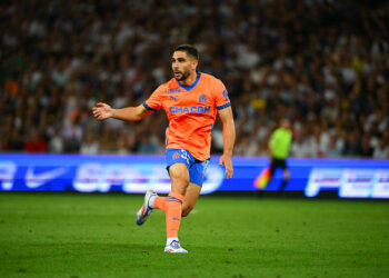 Neal Maupay avec le maillot de l'OM (Photo by Anthony Dibon/Icon Sport)