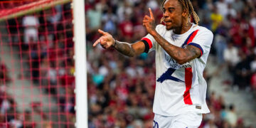 Bradley Barcola avec le maillot du PSG (Photo by Daniel Derajinski/Icon Sport)