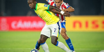 Paraguay - Brésil,  Vinicus au duel - Photo by Icon Sport