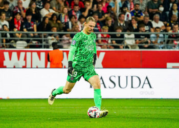 Matvey Safonov avec le maillot du PSG (Photo by Daniel Derajinski/Icon Sport)