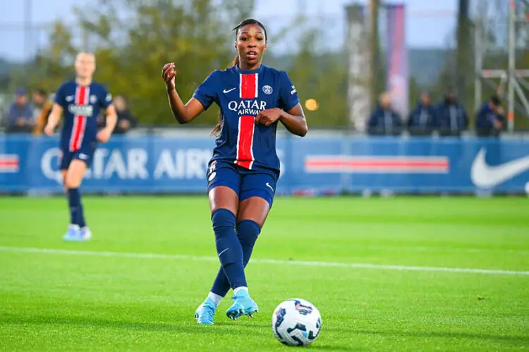 Grace Geyoro avec le maillot du PSG  (Photo by Anthony Dibon/Icon Sport)