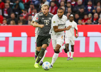 Harry Kane (Bayern Munich) face à Jonathan Tah (Bayer Leverkusen) - Photo by Icon Sport