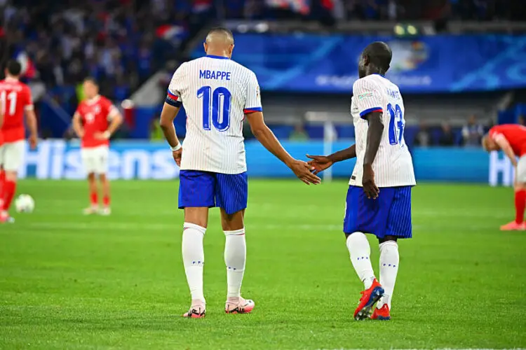 Kylian Mbappé et N'Golo Kanté
(Photo by Icon Sport)