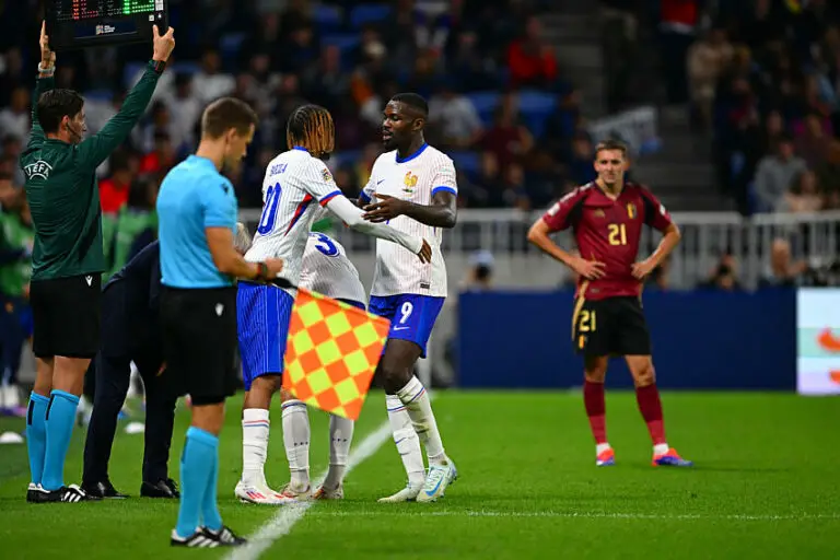 Bradley Barcola et Marcus Thuram avec les Bleus en 2024.