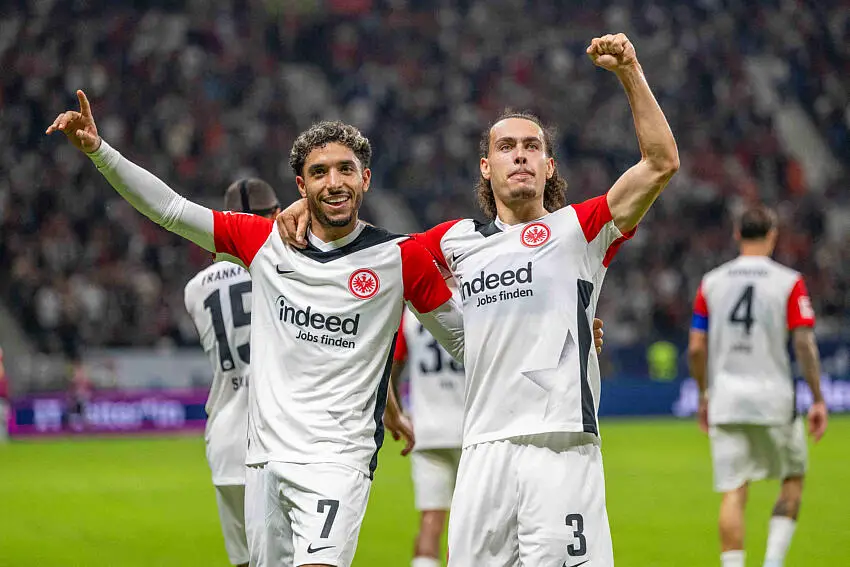 Omar Marmoush et Arthur Theate (Eintracht Frankfurt) en 2024 face au BVB.