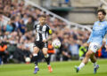 St. James' Park NEWCASTLE, ENGLAND - SEPTEMBER 28: Kieran Trippier of Newcastle (L) passes the ball during the Premier League 2024/25 Matchweek 6 match between Newcastle United v Manchester City at St. James' Park on September 28, 2024 in Newcastle, England. (Photo by Richard Callis/SPP)  (Richard Callis/SPP) (Photo by Richard Callis/SPP/Sipa USA)   - Photo by Icon Sport