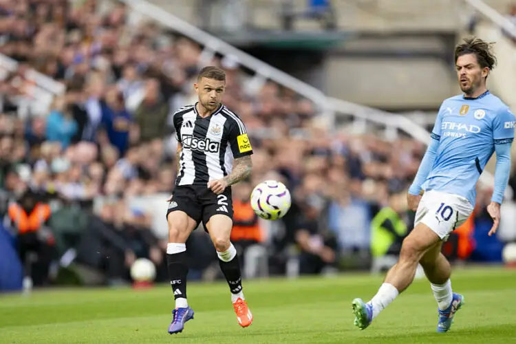 St. James' Park NEWCASTLE, ENGLAND - SEPTEMBER 28: Kieran Trippier of Newcastle (L) passes the ball during the Premier League 2024/25 Matchweek 6 match between Newcastle United v Manchester City at St. James' Park on September 28, 2024 in Newcastle, England. (Photo by Richard Callis/SPP)  (Richard Callis/SPP) (Photo by Richard Callis/SPP/Sipa USA)   - Photo by Icon Sport