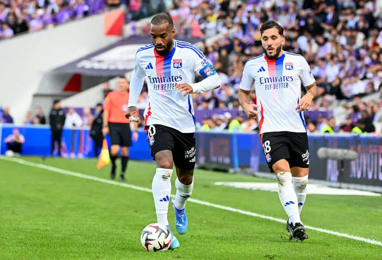 Alexandre Lacazette et Rayan Cherki (Photo by Icon Sport)