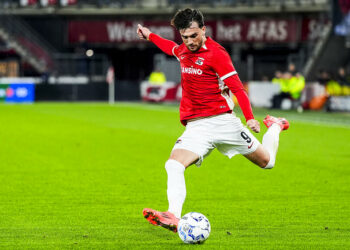 ALKMAAR - Troy Parrott of AZ during the Dutch Eredivisie match between AZ Alkmaar and FC Utrecht at AFAS stadium on Sept. 29, 2024 in Alkmaar, Netherlands. ANP TOBIAS KLEUVER   - Photo by Icon Sport